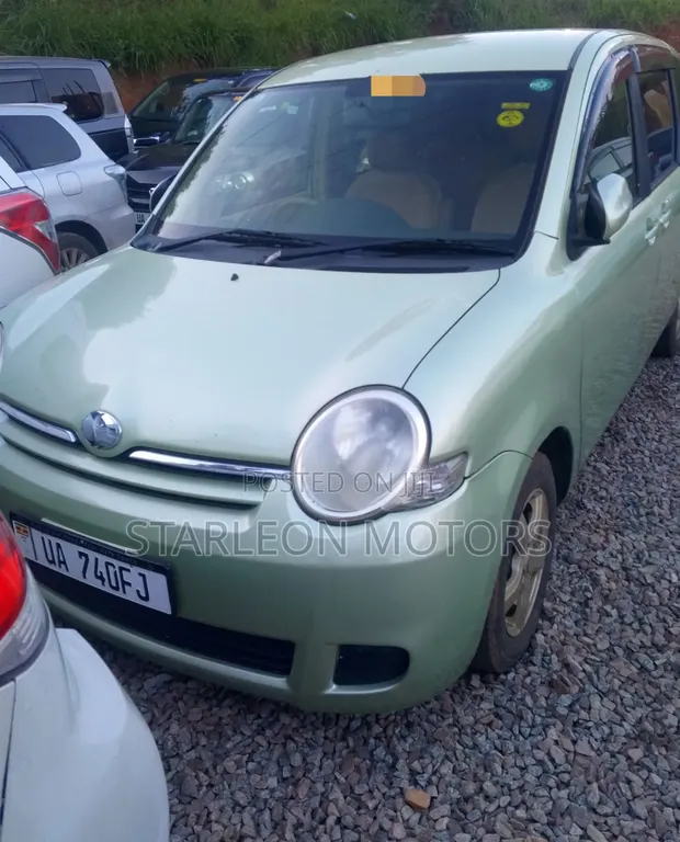 Toyota Sienta 1.5 AWD 2012 Green - 1