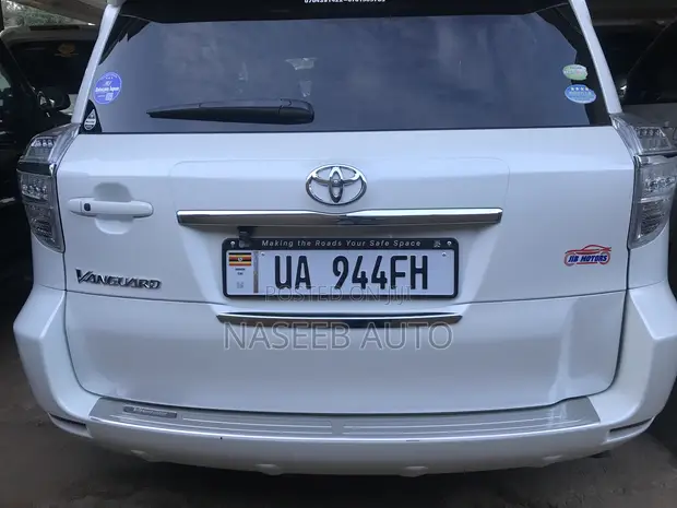 Toyota Vanguard 2012 White - 1