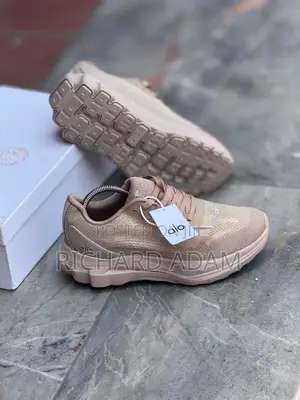 Nike Alo Runner Sneakers - Brand New