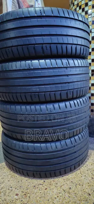 225/40R18 Front Tyres for Mercedes-Benz C200