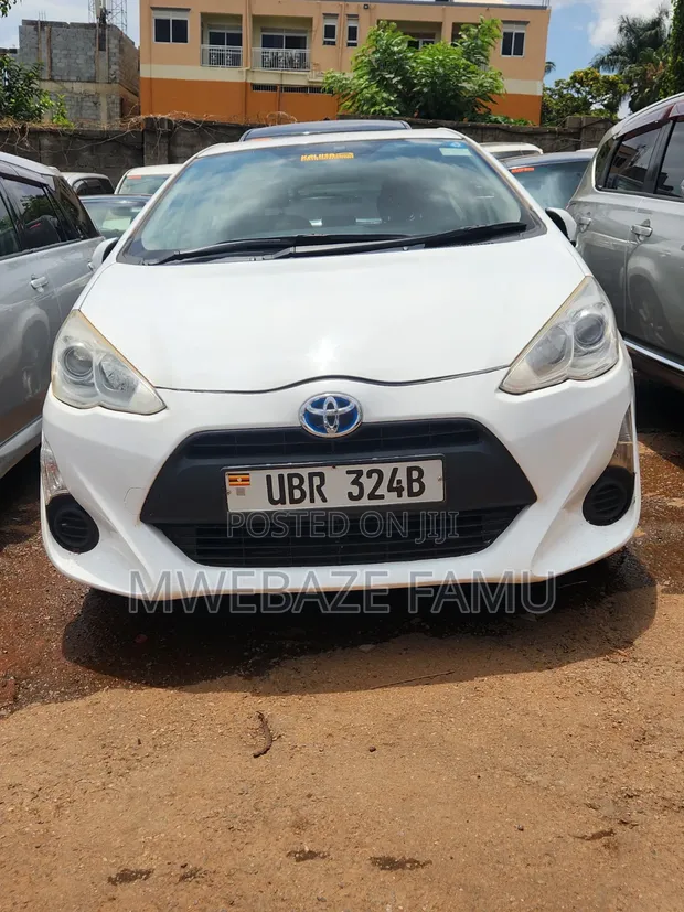 Toyota Aqua 2011 - 1