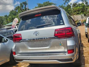 Toyota Land Cruiser V8 2017 Silver