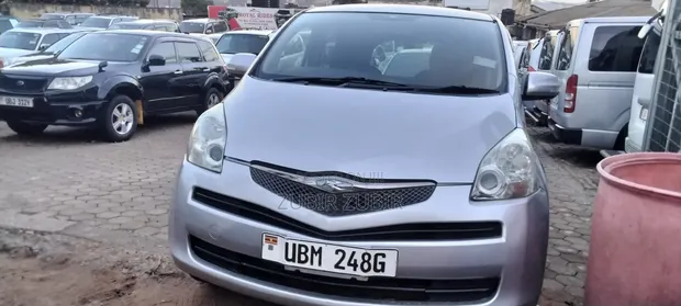 Toyota Ractis 2015 Silver - 1
