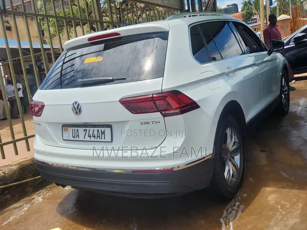 Volkswagen Tiguan 2017 White - 1