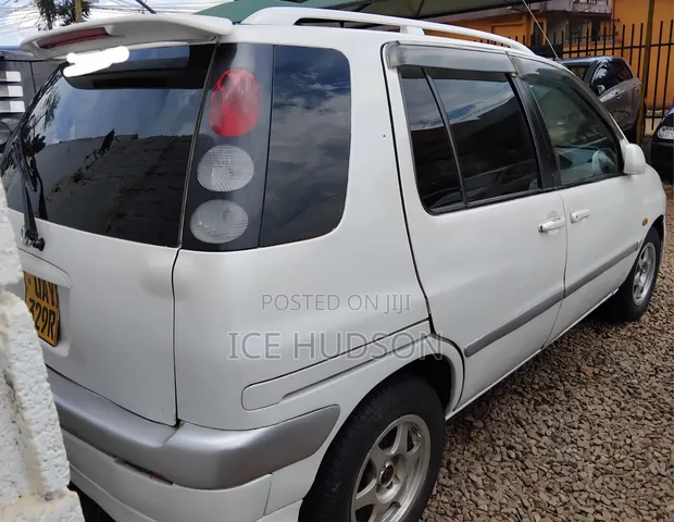 Toyota Raum 2002 - White - 1
