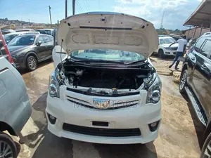 Toyota Noah 2.0 143hp AWD (8 Seater) 2013 White