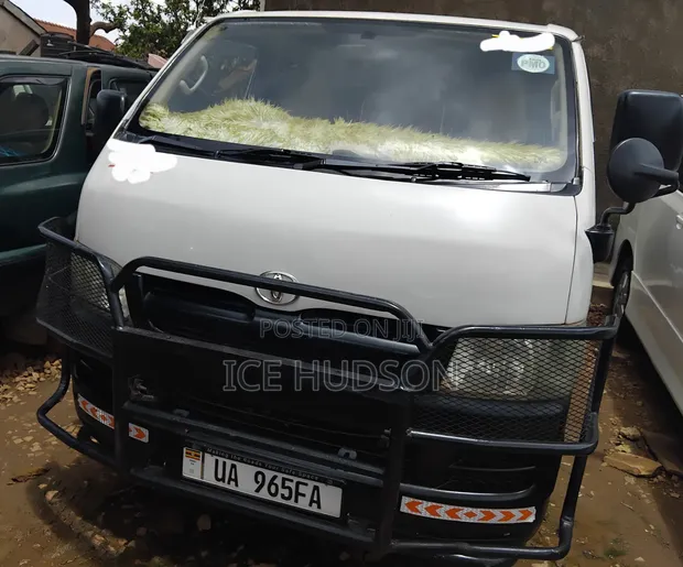Toyota HiAce 2010 - 1