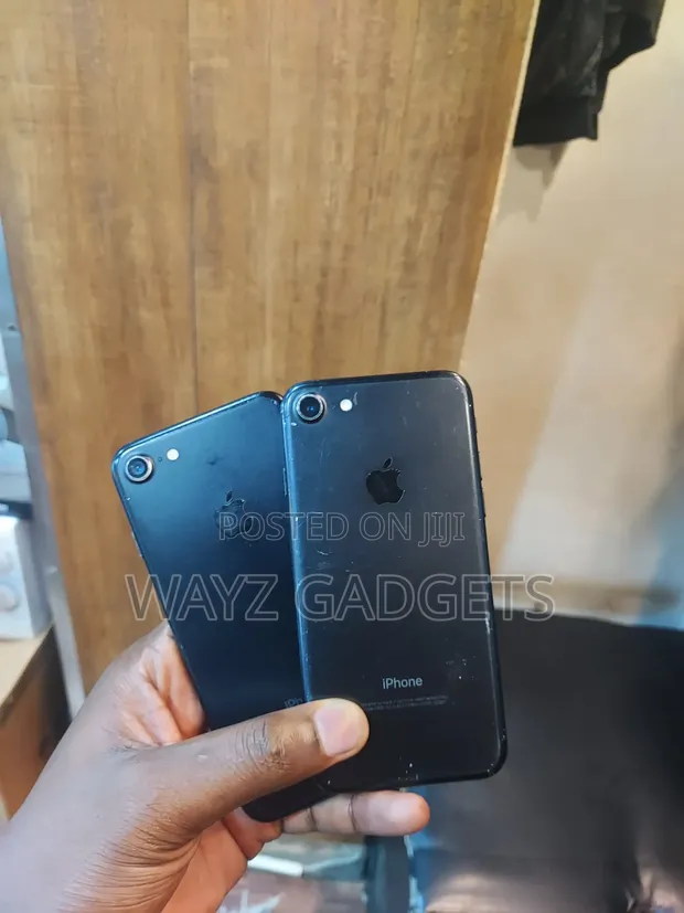Apple iPhone 7 32GB Black - 1