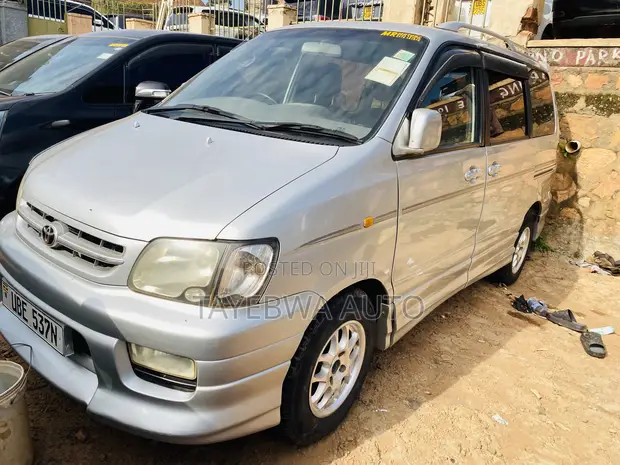 Toyota Noah Road Tourer 2001 - 1