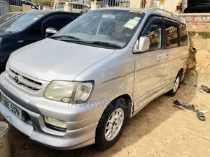 Toyota Noah Road Tourer 2001