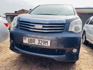 Toyota Noah X 2011