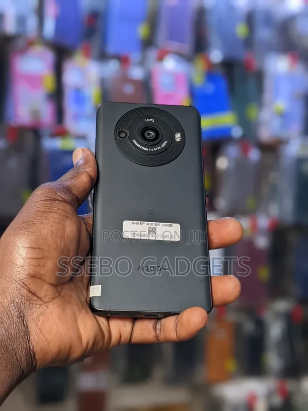 Sharp Aquos R8s Pro 256GB Black - 1