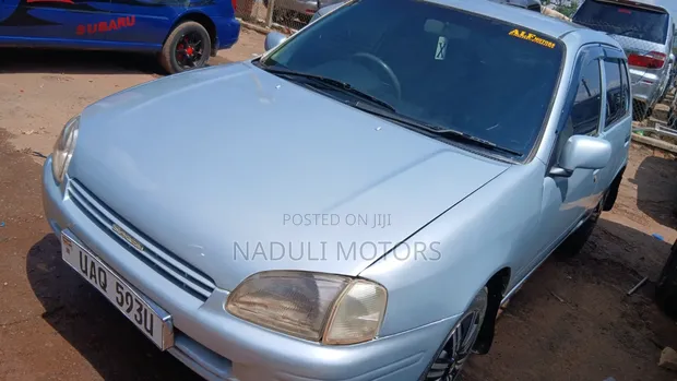 Toyota Starlet 2002 Silver - 1