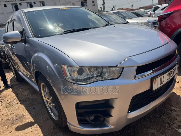Mitsubishi Outlander 2012 Silver - 1