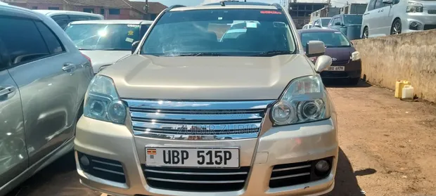 Nissan X-Trail 2010 Gold - 1