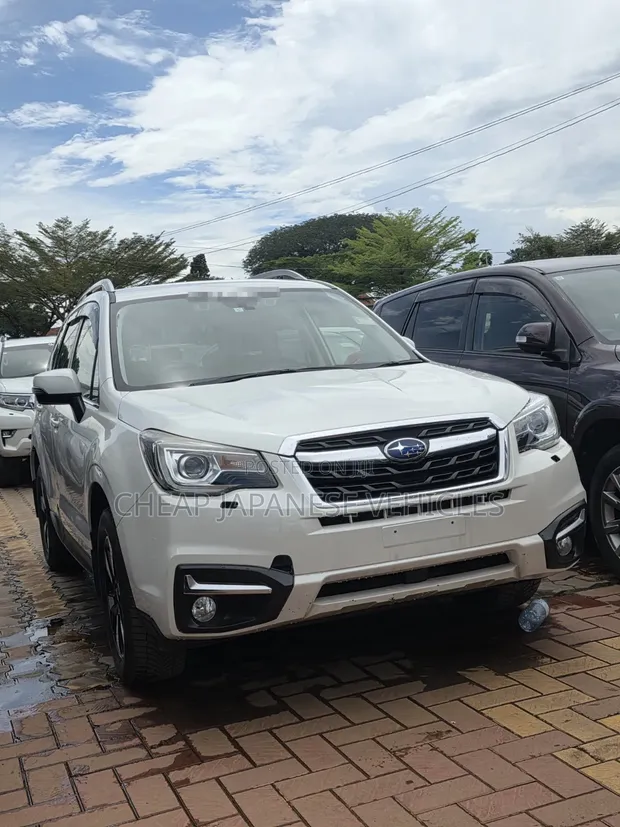 Subaru Forester 2018 - White - 1