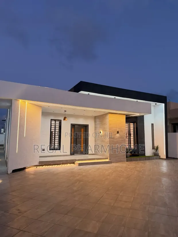 4 Bedroom Bungalow for Sale in Kira Mulawa - 1