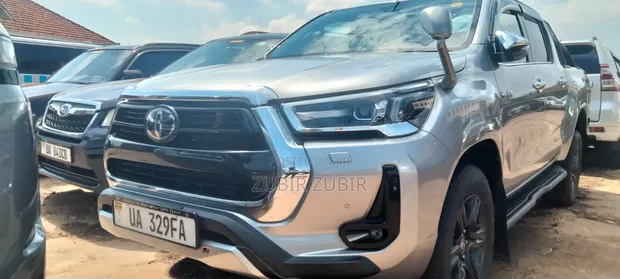 Toyota Hilux 2020 Silver - 1