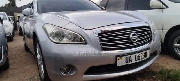 Nissan Fuga 2010 Silver - 1