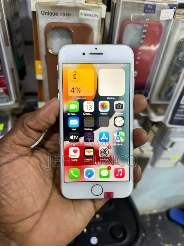Apple iPhone 7 32GB White - 1