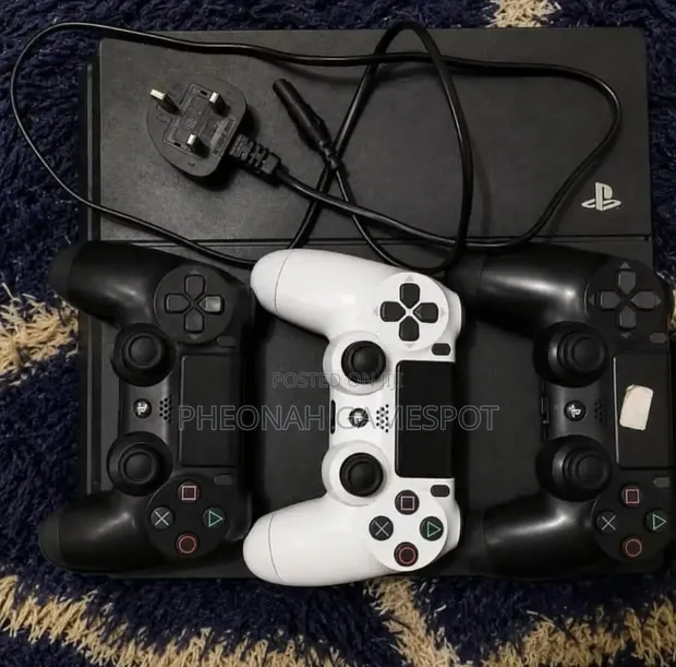 PS4 Standard Console (500GB) - 1