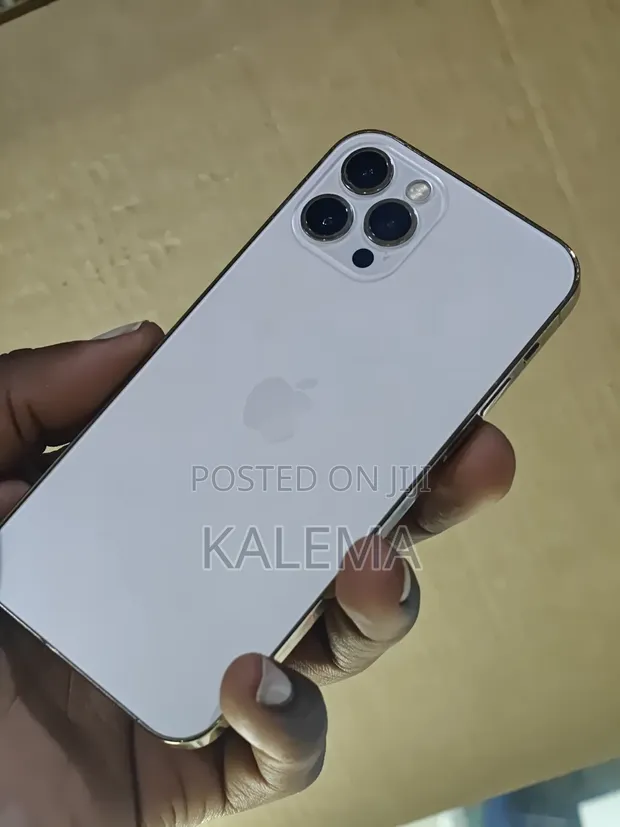 Apple iPhone 12 Pro 128GB Gold - 1