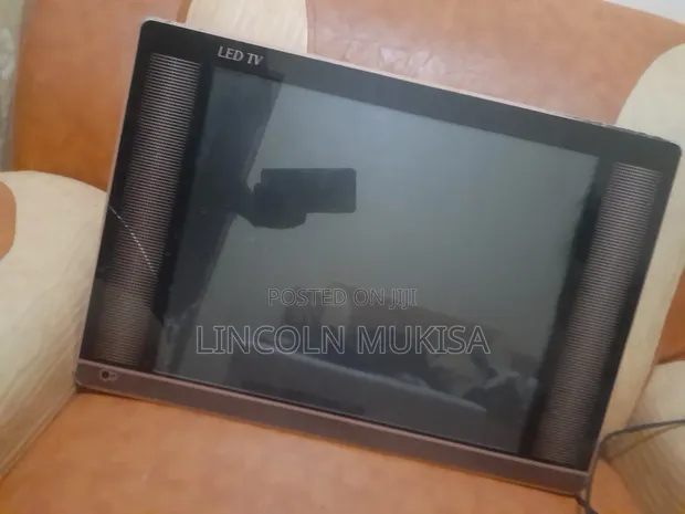 Letv 17" Used TV with Built-in Free-to-Air Tuner - 1