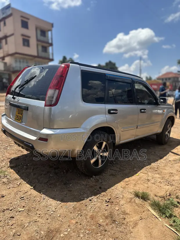 Nissan X-Trail 2003 Silver - 1