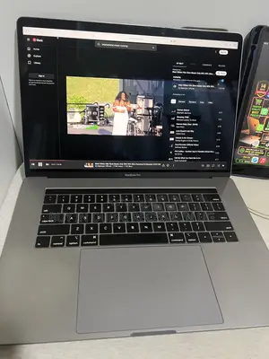 Apple MacBook Pro 2019 15" Intel Core i7 16GB RAM 256GB SSD