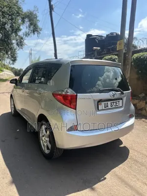 Toyota Ractis 2013 Silver