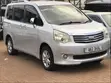 Toyota Noah 2010 Silver - 4