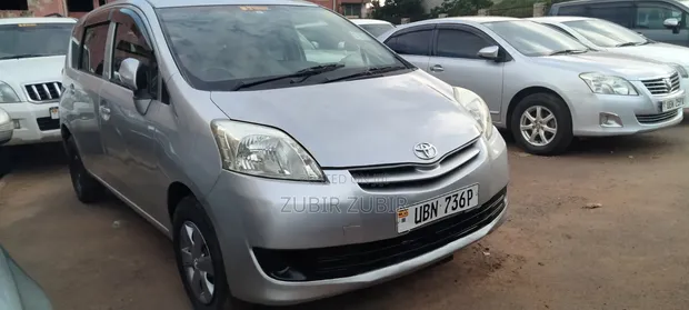 Toyota Passo Sette 2010 Silver - 1