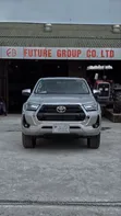 New Toyota Hilux 2024 Silver - 2