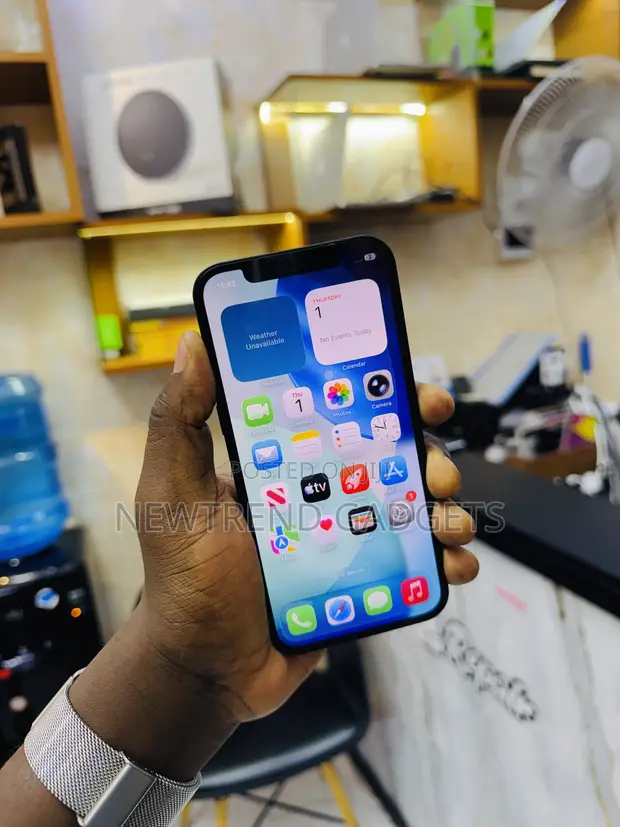 Apple iPhone 12 64GB Black - 1