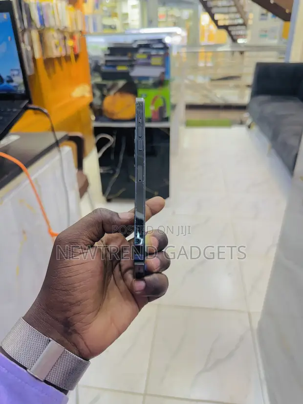 Apple iPhone 12 Pro 128GB Blue - 1