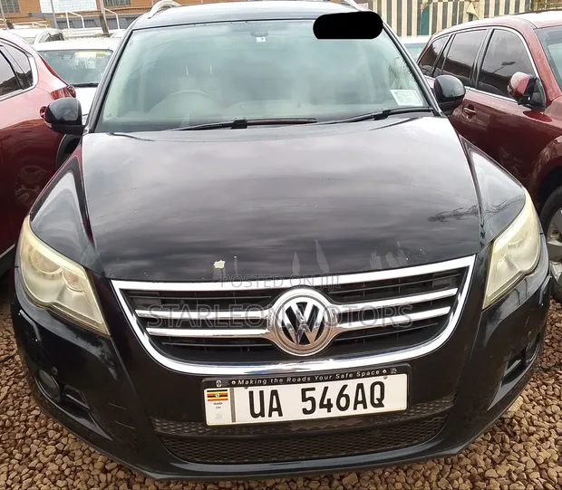Volkswagen Tiguan 2010 Black - 1
