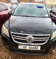Volkswagen Tiguan 2010 Black - 2