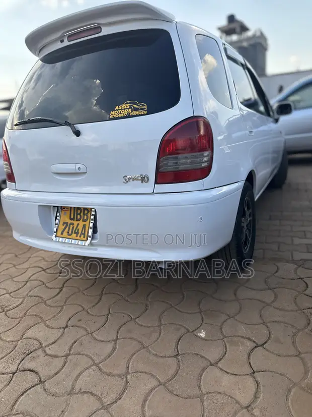 Toyota Corolla Spacio 2000 White - 1