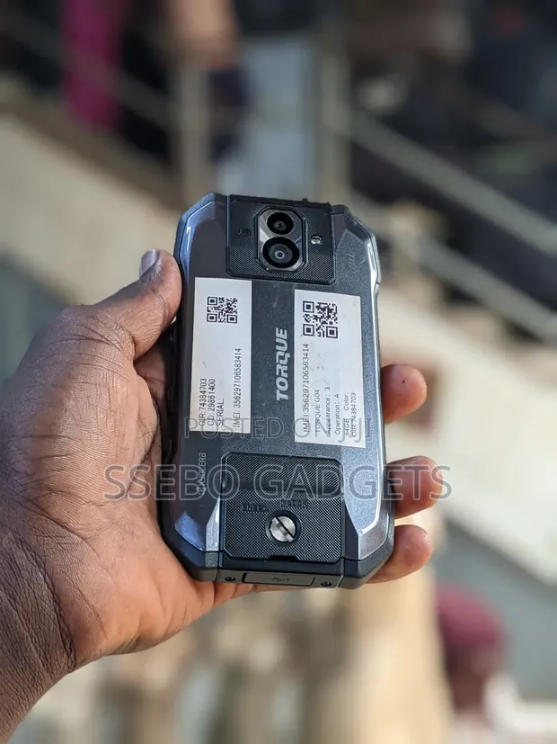 Kyocera Torque G04 KYV 46 64GB Black - 1