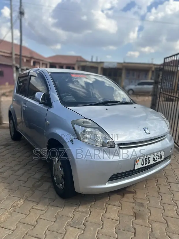 Toyota Passo 2005 Silver - 1
