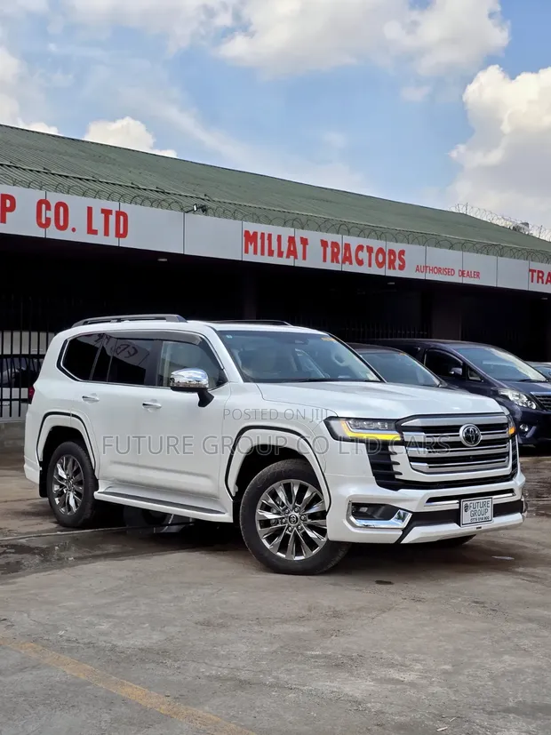 New Toyota Land Cruiser LC300 2025 White - 1