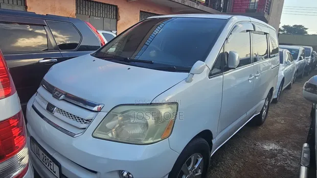 Toyota Noah 2006 White - 1