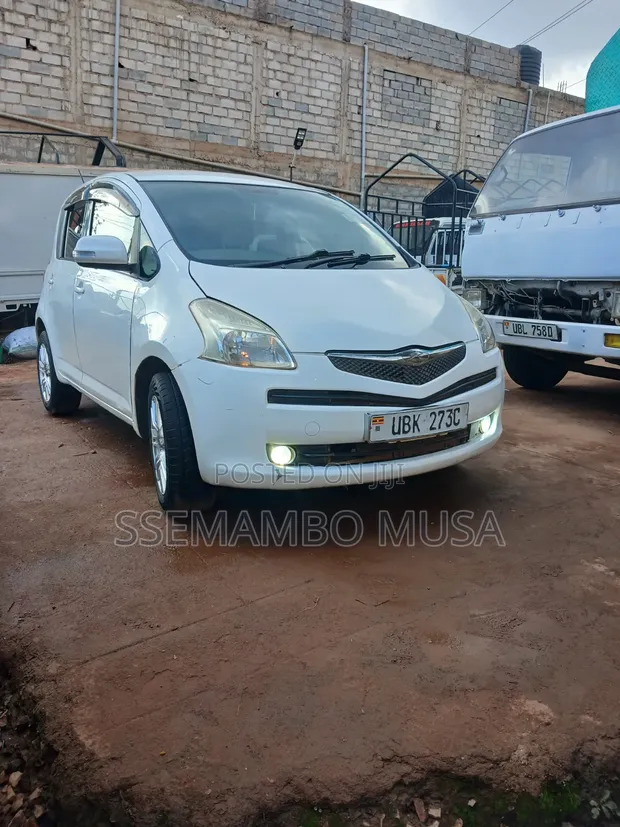Toyota Ractis 1.3 FWD 2006 White - 1