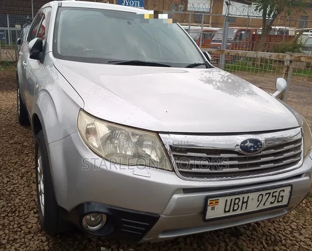 Subaru Forester 2010 Silver - 1