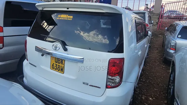 Toyota Corolla Rumion 2010 White - 1