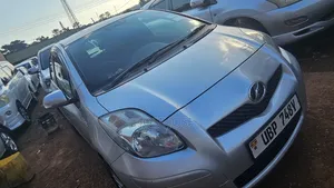 Toyota Vitz 2010 Silver