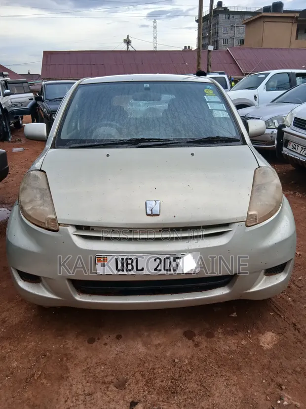 Toyota Passo 2005 Silver - 1