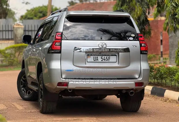 Toyota Land Cruiser Prado 2.7 i 2011 Silver - 1
