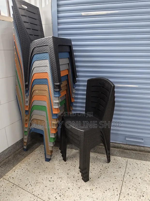 Quality Plastic Chairs (Set of 1) - 1