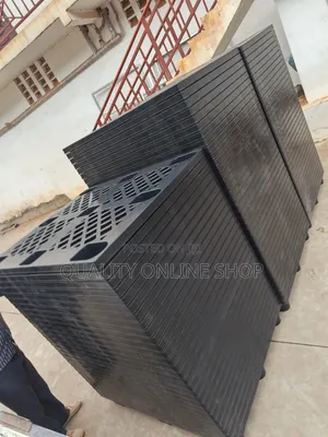 Heavy Duty Black Plastic Pallet